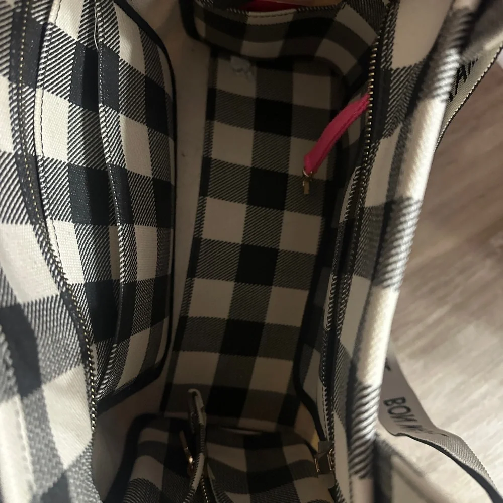 Elegant Checkered Tote Bag - Black and Cream - Picture 6 of 10